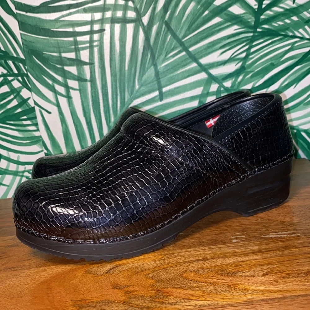 Sanita Black Croc Embossed Patent Leather Professional Clogs Women’s 38 7-7.5 - Picture 3 of 9